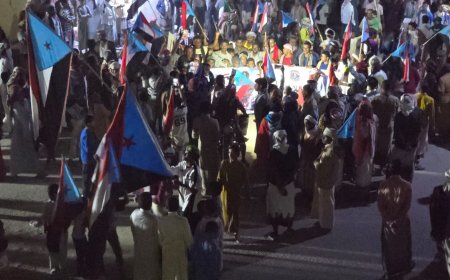 مسيرة جماهيرية حاشدة في بور بسيئون تؤكد دعم الرئيس الزُبيدي وترفض الوصاية السعودية واستهداف المجلس الانتقالي