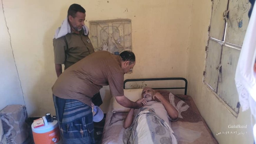 في لفتة وفاء وإنسانية.. مدير عام المسيمير يطمئن على الحالة الصحية للتربوي جمال مقبل