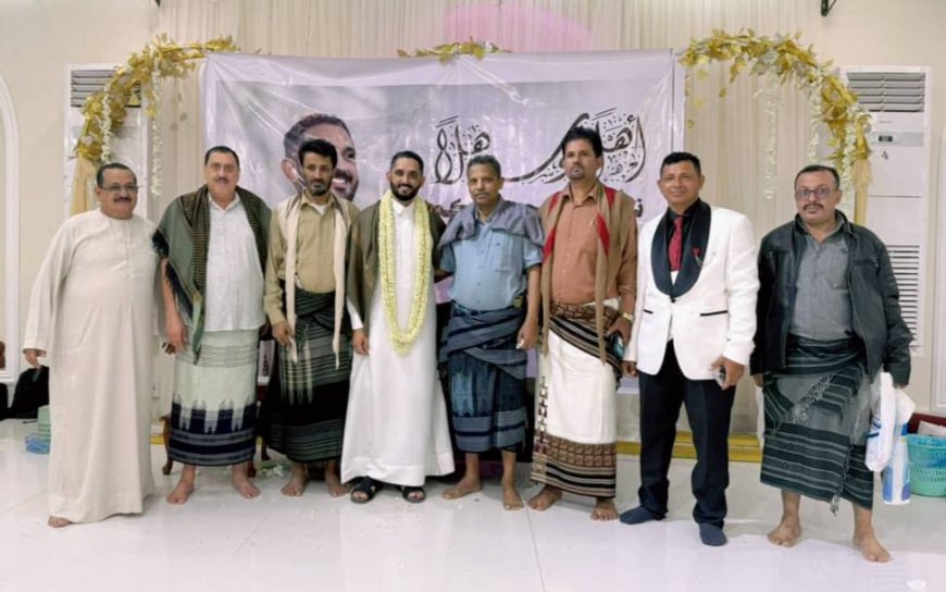 مدير إعلام محافظة أبين يهنئ المهندس محمود عوهج بمناسبة زواج نجله شارد