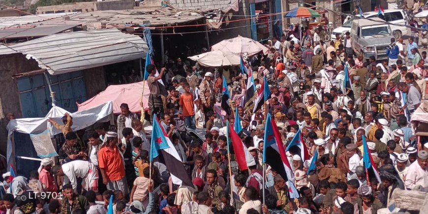 لحج.. المسيمير الحواشب تشهد مسيرة جماهيرية تأييدا للإعلان السياسي والدستوري