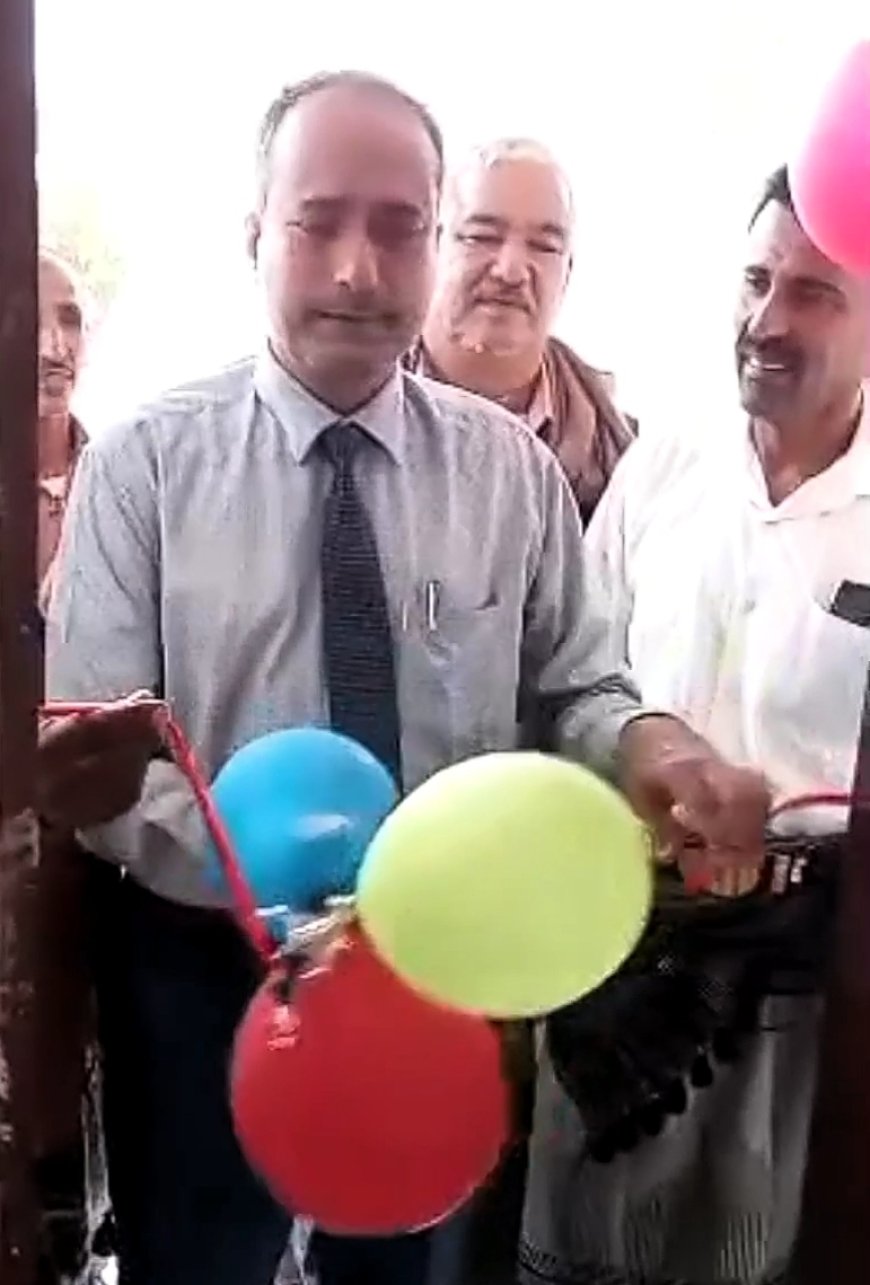 مدير عام التربية أبين ومدير عام زنجبار يفتتحان تشغيل منظومة الطاقة الشمسية بمدرسة سعد بن أبي وقاص