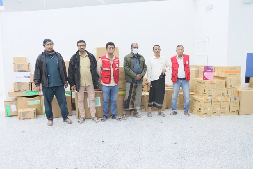 جمعية الهلال الأحمر اليمني بحضرموت تسلم هيئة مستشفى سيئون ومستشفى القطن ادوية ومستلزمات طبية لأقسام الطوارئ
