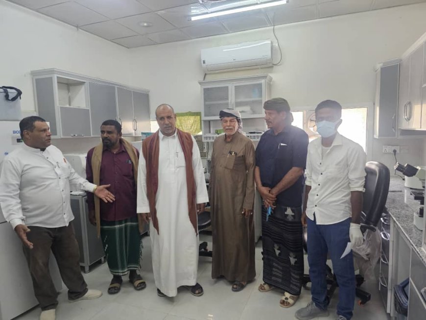 مدير عام السوم السماحي يتفقد سير العمل في مستشفى السوم ويطلع على مشروع بناء سكن الأطباء فيها