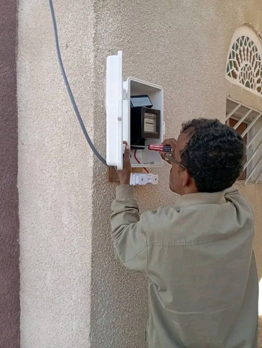الفرق الفنية لكهرباء شبوة تبدأ تنفيذ المرحلة النهائية لإدخال التيار الكهربائي لمناطق أسفل وادي مرخة