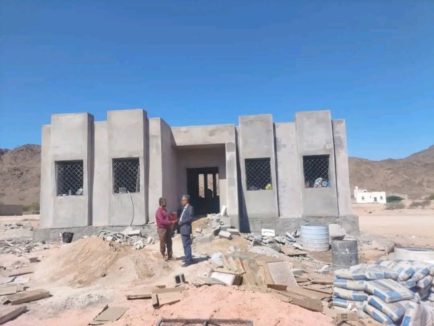 مدير عام عتق يتفقد مشروع الوحدة الصحية بالصدارة ويعلن قرب إنجازه