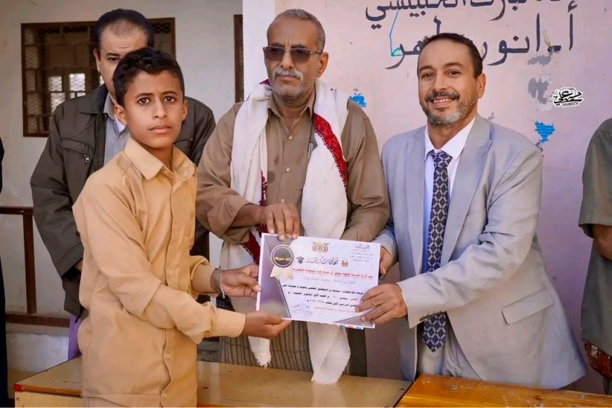 الوكيل الفاطمي يكرم اوائل ثانوية واكد ويؤكد استمرار دعم السلطة المحلية لقطاع التعليم في شبوة
