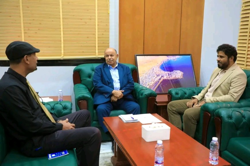 محافظ حضرموت يلتقي مدير عام فرع هيئة الأراضي ومدير عام مديرية المكلا عقب استلامهما مهامهما الجديدة