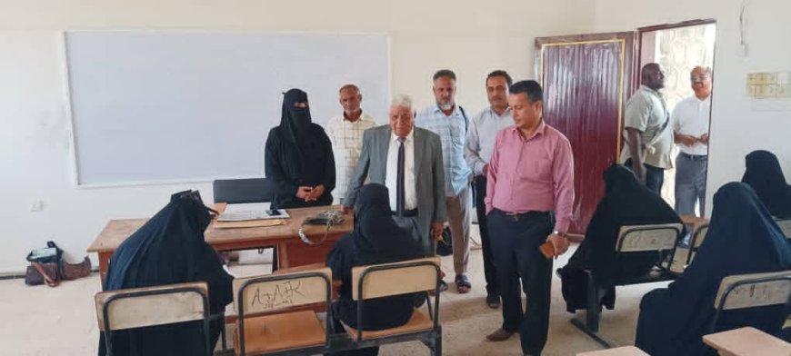 رئيس جامعة لحج يدشن العملية الامتحانية في كلية صبر للعلوم والتربية