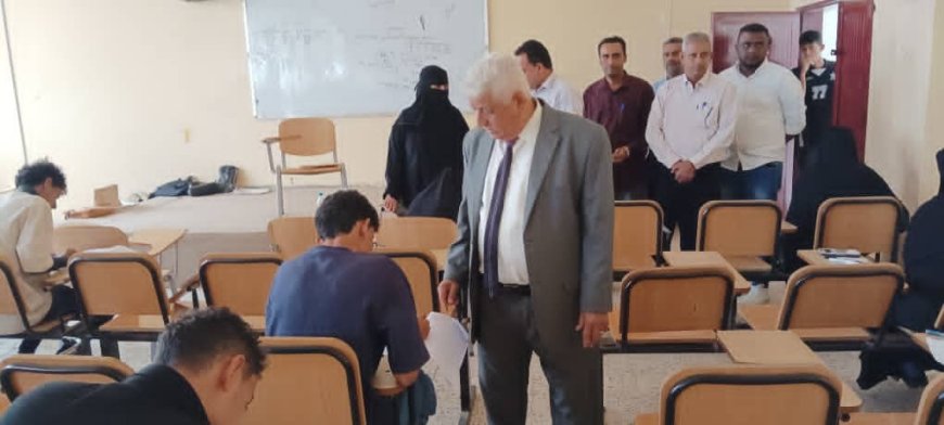 رئيس جامعة لحج يتفقد العملية الامتحانية في كلية العلوم الادارية والمصرفية 