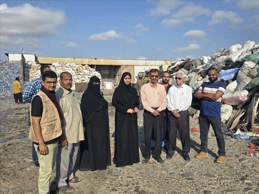 نيابة الصناعة والتجارة بعدن تُتلف 2700 كرتون مشروبات غازية تالفة لمخالفتها معايير الجودة