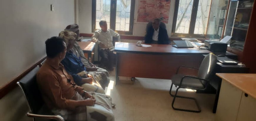 القائم بأعمال الأمين العام للمجلس المحلي حبان يطلع على مستوى الانضباط الوظيفي بمكتب التربية بالمديرية