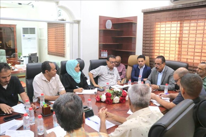 العقربي يعقد أول اجتماع استثنائي لقيادة صندوق صيانة الطرق والجسور لعام 2026 ويشدد على الانضباط المؤسسي