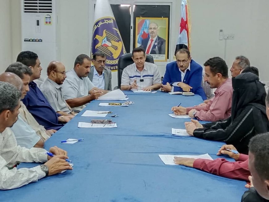 بحضور نائب محافظ لحج ورئيس كتلة الجمعية بالمحافظة.. تنفيذية انتقالي لحج تعقد اجتماعها الدوري وتؤكد على الثبات والصمود لصون تضحيات الشهداء