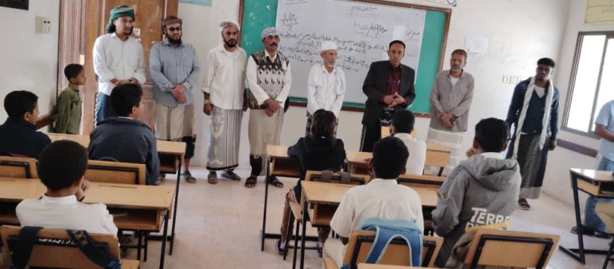 مدير عام دوعن ومدير إدارة التربية يتفقدان العملية التعليمية في مدرستي عثمان بن عفان وفاطمة الزهراء بحوفة