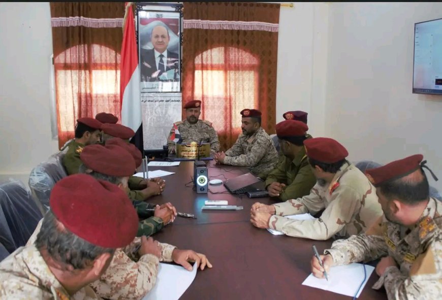 قائد محور طور الباحة يترأس اجتماعاً لقادة الوحدات ورؤساء الشعب الإدارية في المحور