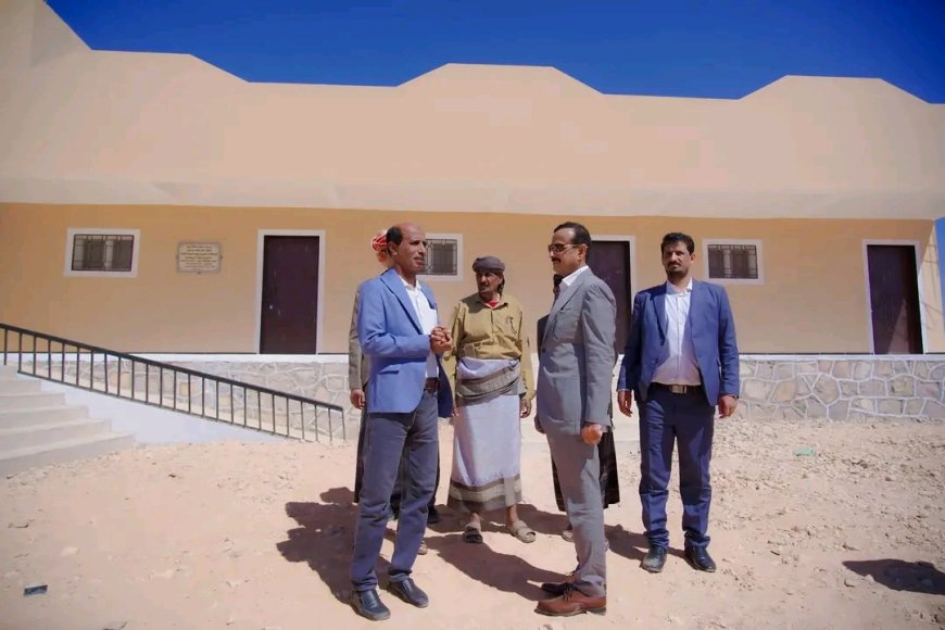 المحافظ بن الوزير يتفقد مستوى الإنجاز في مشروع مدرسة الشبكة للتعليم الأساسي