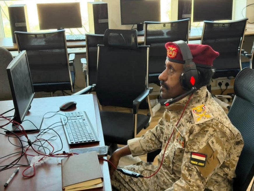 عبر تقنية الزوم.. قائد محور الغيضة يشارك في اجتماع موسّع لقيادات الهيئات والمناطق والمحاور العسكرية