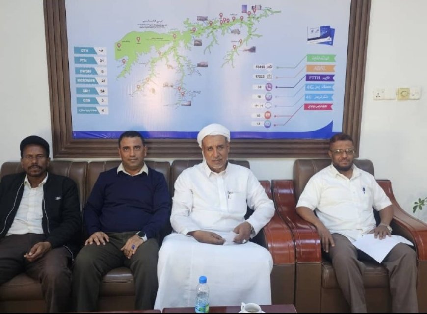مدير عام السوم السماحي يلتقي بمدير عام مؤسسة الاتصالات بالوادي والصحراء