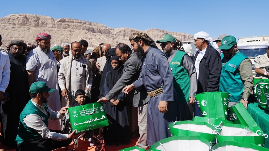 حضرموت.. مركز الملك سلمان للإغاثة يواصل توزيع الكسوة الشتوية ضمن مشروع “كنف” في المناطق الصحراوية