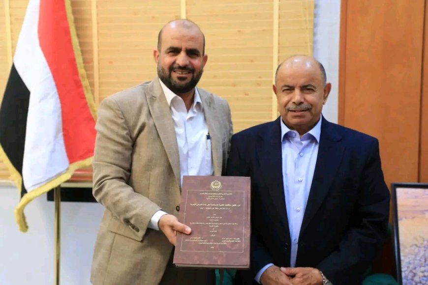 محافظ حضرموت يناقش أوضاع هيئة الشئون البحرية بالمكلا ويشيد برسالة الدكتور نبيل بن عيفان