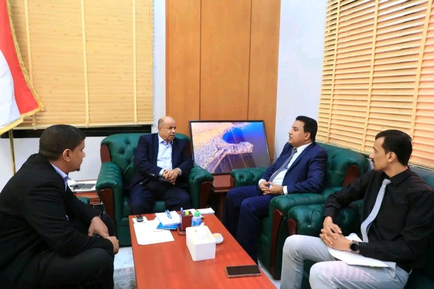 محافظ حضرموت يلتقي قيادة قطاع التلفزيون والإعلام بديوان المحافظة ويؤكد أهمية تطوير الرسالة الإعلامية وتعزيز دورها الوطني