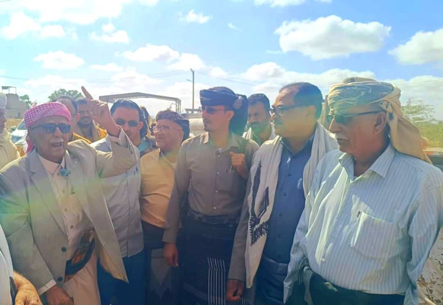 اللواء علي محمد القفيش يتفقد طريق الناصر بمدينة لودر