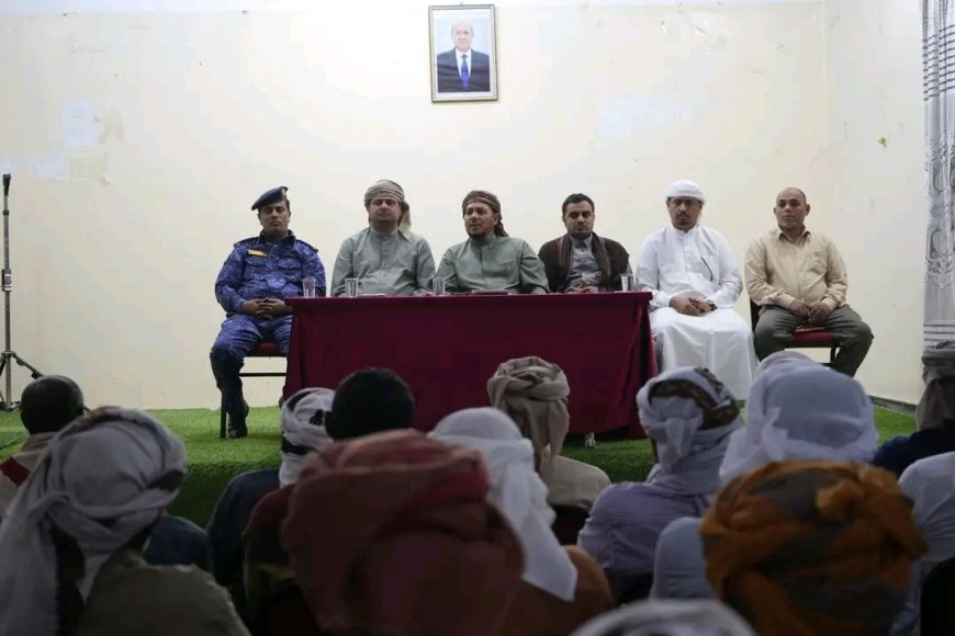 محافظ سقطرى يلتقي مشائخ المراكز السكانية لمناقشة الأوضاع العامة وتعزيز الأمن والاستقرار