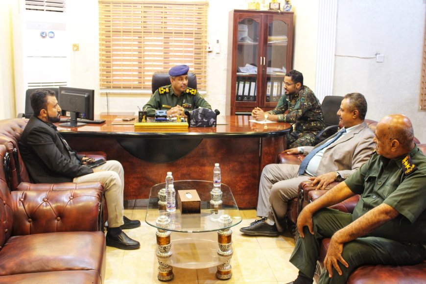 مدير عام الأمن و الشرطة بساحل حضرموت العميد عبد العزيز الجابري يلتقي رئيس النيابة الجزائية المتخصصة بحضرموت للتحقق من شائعات السجون السرية
