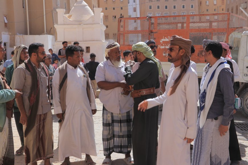 مدير عام شبام يؤكد لا أضرار بشرية جراء إنهيار منزل عقب تفقده ميدانيًا ويوجه بسرعة رفع المخلفات