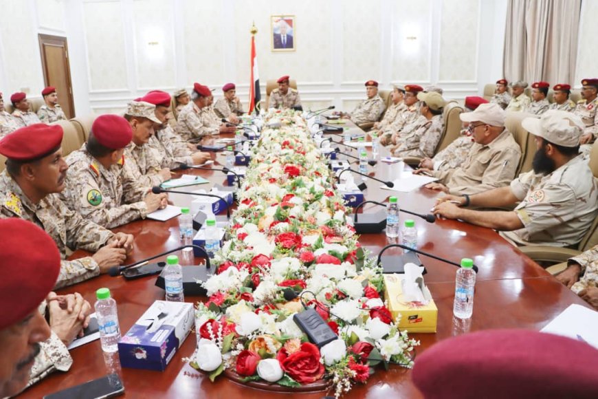 لقاء عسكري تشاوري في عدن يناقش الترتيبات الأولية لعمل اللجنة العسكرية وتهيئة استلام المعسكرات