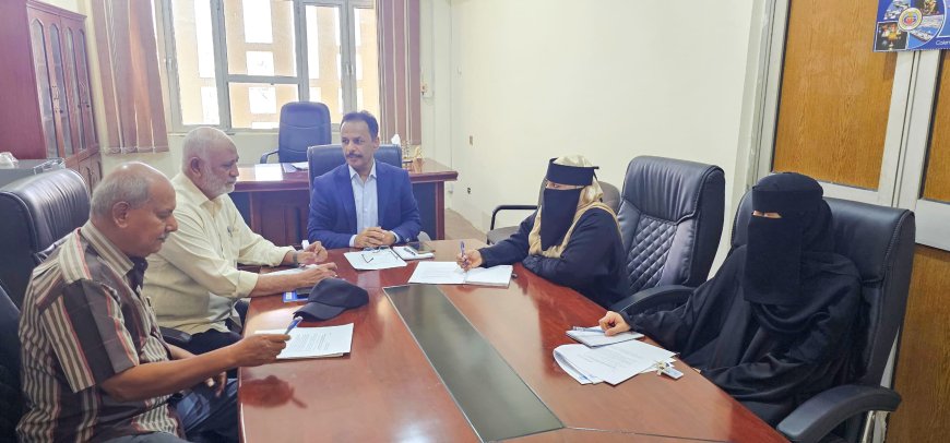 بتوجيه من الوزير السقطري.. الوكيل غازي لحمر يجتمع بالفريق الفني المشرف على مشروع إعادة تأهيل ميناء الإصطياد السمكي بعدن