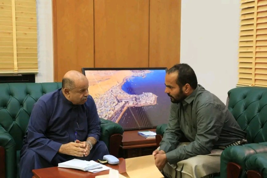 محافظ حضرموت يطلع على الإجراءات المتبعة لتأمين مطار الريان وجهود استعادة المعدات التابعة له