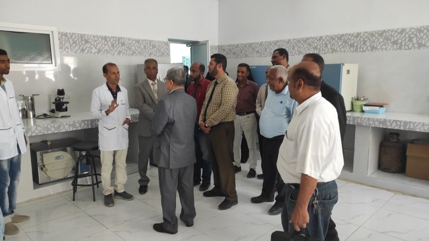 رئيس جامعة حضرموت يزور كلية العلوم البيئية والأحياء البحرية ويفتتح عدد من المشاريع التطويرية بالكلية