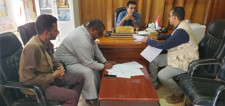 مدير عام مديرية القطن يرعى توقيع توريد و تركيب منظومة طاقة شمسية مركز فاطمة بابطين لرعاية مرضى الفشل الكلوي بالمديرية