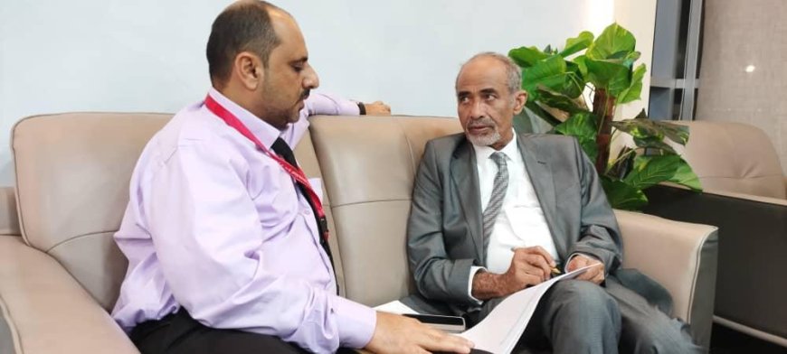 الشيخ عزام الصبيحي يهنئ الفريق الركن محمود الصبيحي بتعيينه عضواً في مجلس القيادة الرئاسي