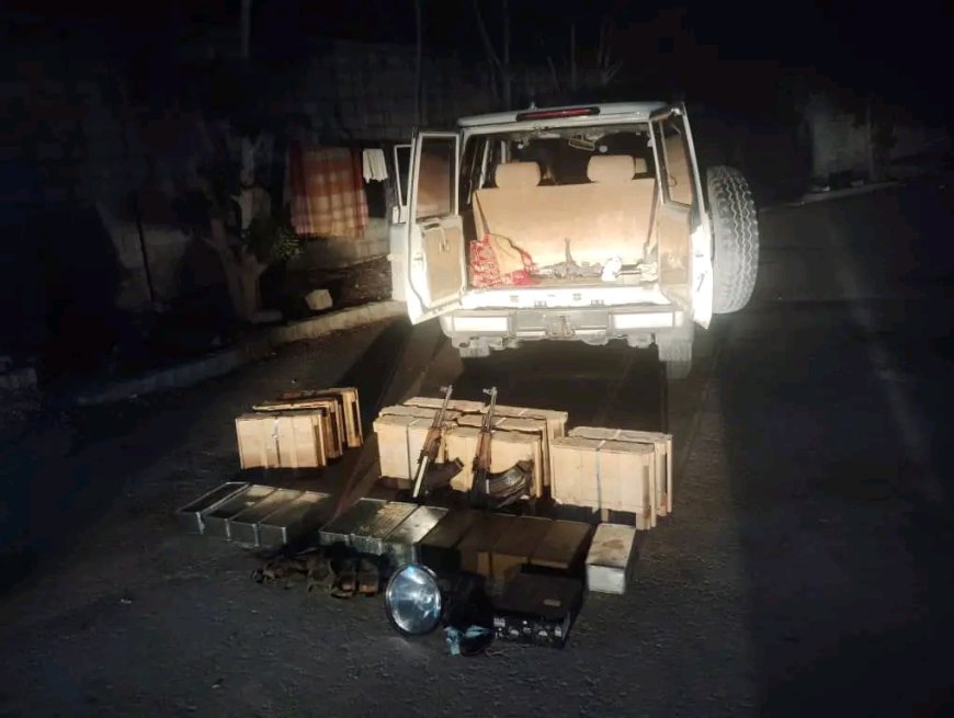 قوات درع الوطن بالمهرة تضبط كمية من الأسلحة والذخائر في نقطة نشطون