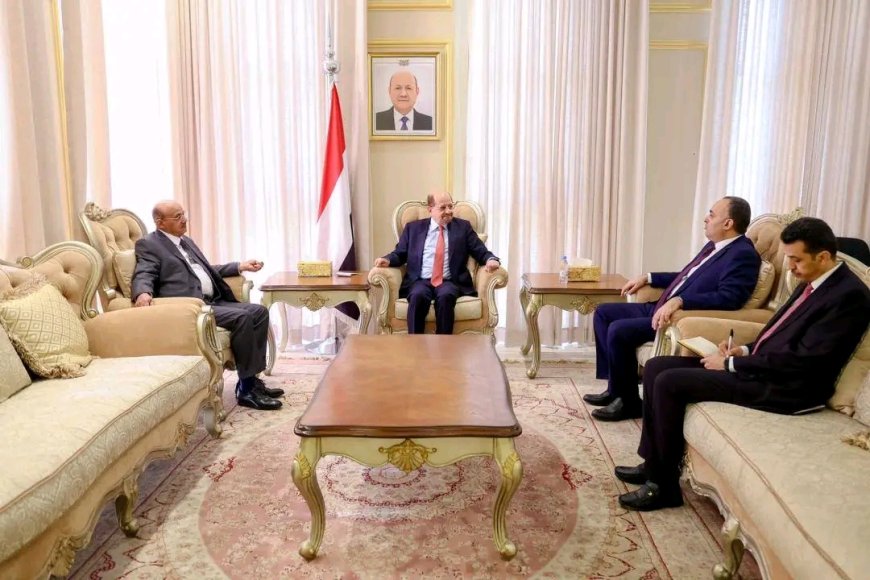 رئيس الوزراء يوجه البنك المركزي ووزارة المالية بتسريع إجراءات صرف الرواتب المتأخرة للموظفين والمتقاعدين والشهداء والجرحى