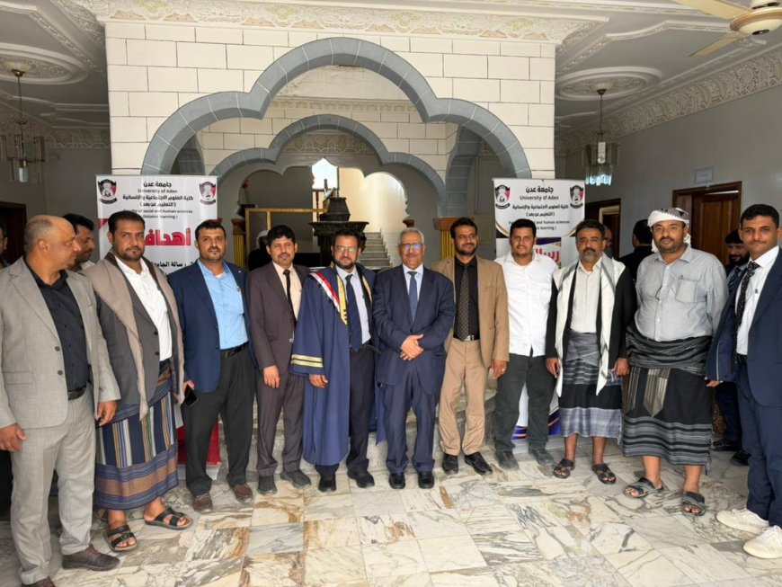 لحظة تاريخية في جامعة عدن.. مناقشة رسائل ماجستير لأب وابنه معًا