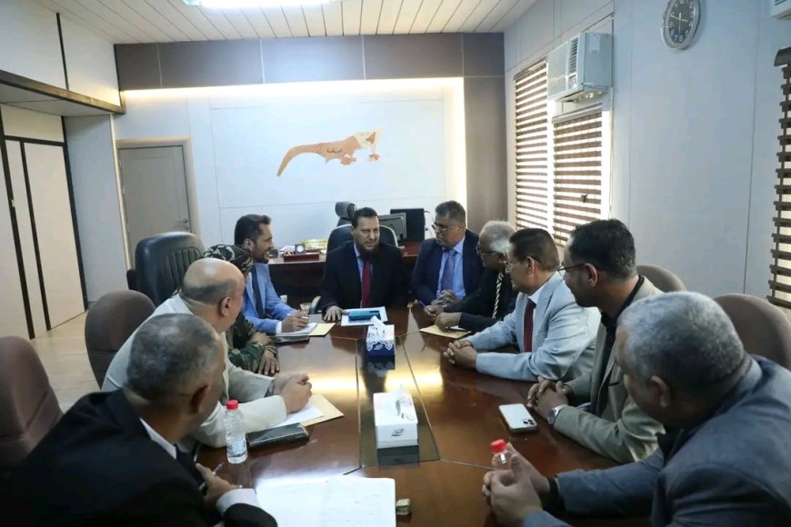 محافظ عدن يرأس اجتماعًا لوكلاء المحافظة لترتيب المهام وتعزيز أداء الواجبات لخدمة المجتمع