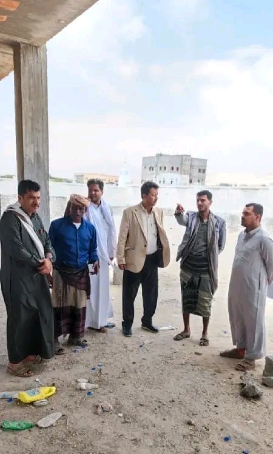 تنفيذًا لتوجيهات المحافظ ابن الوزير: فريق فني ينفّذ نزولًا ميدانيًا لإعداد الترتيبات الأولية لمشاريع خدمية بمديرية رضوم