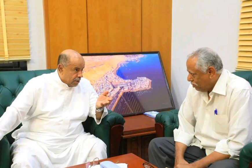 عضو مجلس القيادة محافظ حضرموت يطلع على أوضاع مديريتي المكلا والعبر ومكتبي الأشغال العامة والخدمة المدنية