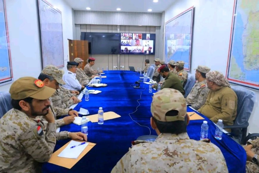 رئيس هيئة الأركان العامة يعقد اجتماعًا عسكريًا موسّعًا لقيادة القوات المسلحة