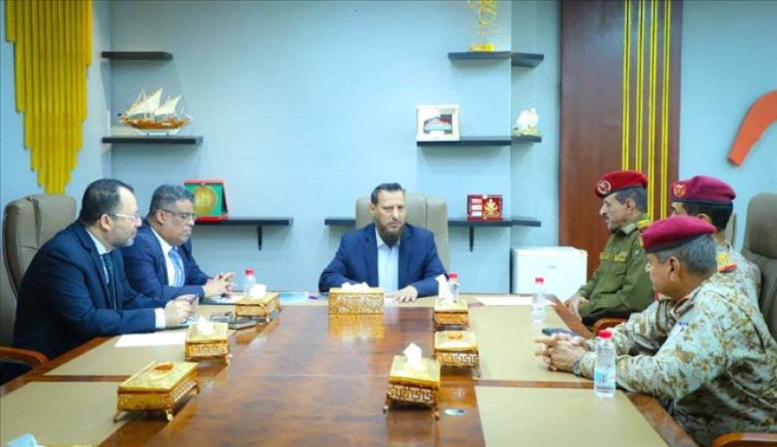 محافظ عدن يوجّه ببدء إعادة تموضع القوات العسكرية خارج نطاق المدينة