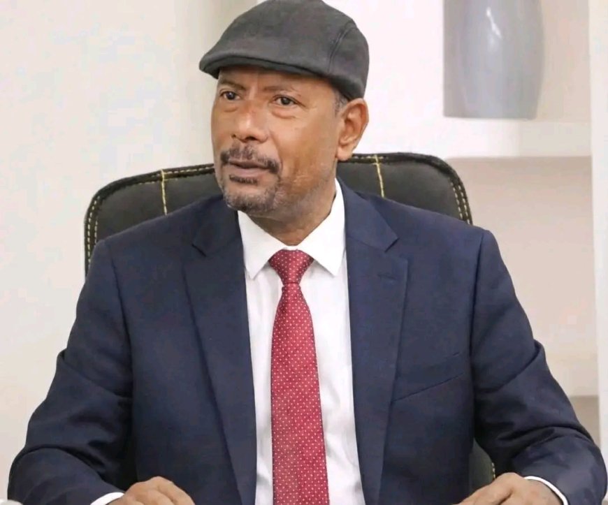 مدير عام المكلا يصدر حزمة قرارات إدارية لتعزيز أداء اللجان المجتمعية وهيئة السلم ولجنة الإغاثة