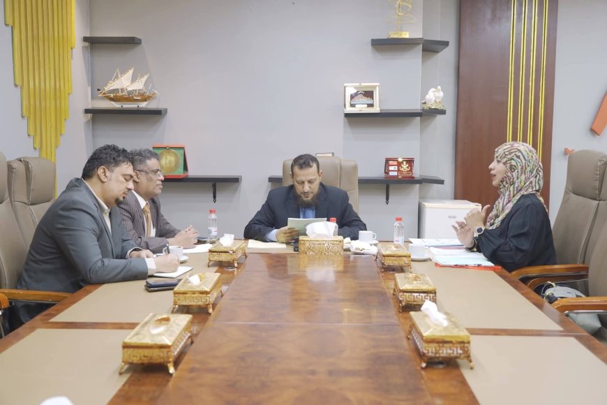 محافظ عدن يعقد سلسلة لقاءات لمناقشة الأمن الغذائي وتعزيز العمل الإحصائي وتطوير الأشغال العامة