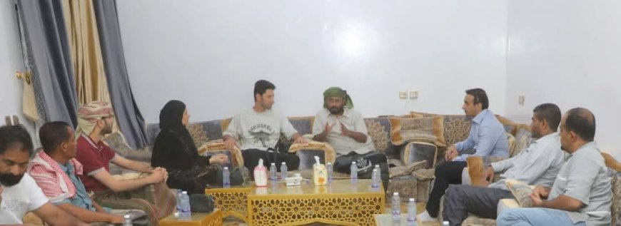 الشيخ عمرو بن حبريش يلتقي بالمكلا مجموعة من الحقوقيين والباحثين في مجال حقوق الإنسان