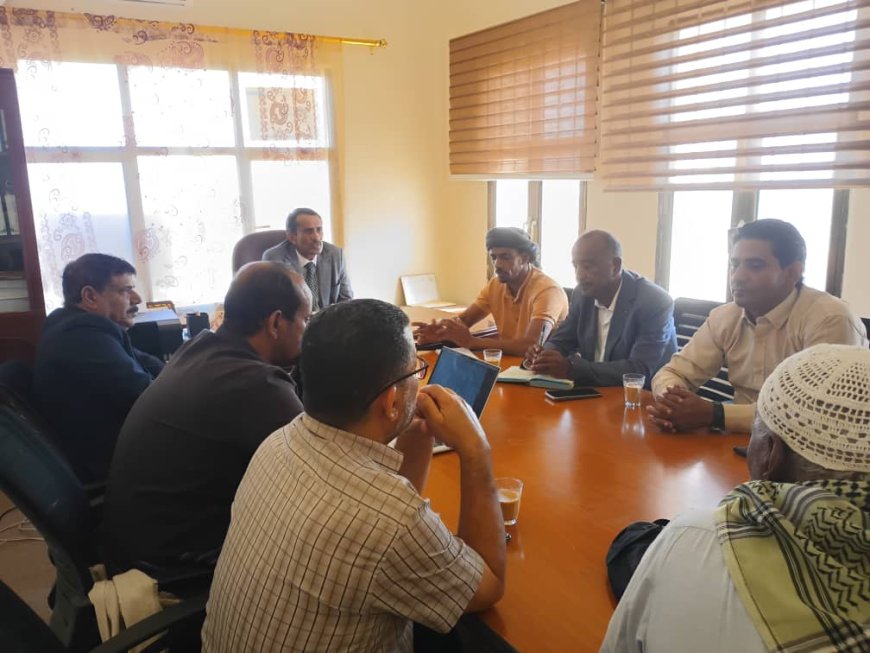 وكيل وزارة الزراعة والاسماك يلتقي ممثل مشروع الفاو في سقطرى ويناقش معه آليات تسريع تنفيذ المشاريع