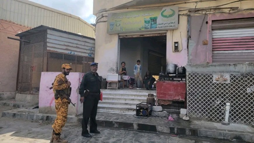 صندوق النظافة والتحسين بالمهرة ينفّذ حملة إغلاق بحق المطاعم غير الملتزمة بسداد رسوم النظافة