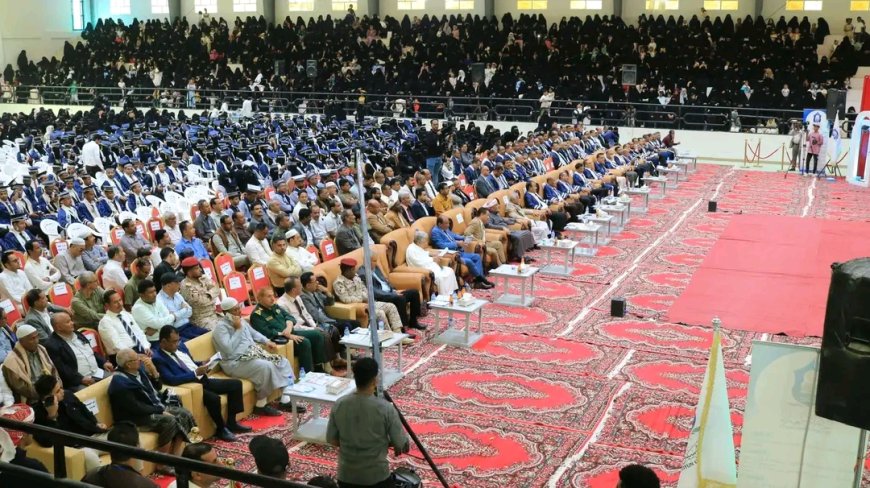 جامعة سيئون تحتفي بتخرّج 939 خريجًا وخريجة وتكريم الطلبة الاوائل والحاصلين على مرتبة الشرف