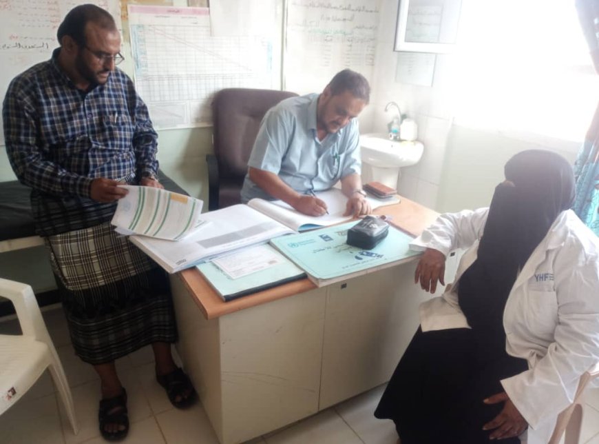 مدير مكتب الصحةالعامة والسكان م/ لودر يتفقد سير العمل بالمركز الصحي -الحضن